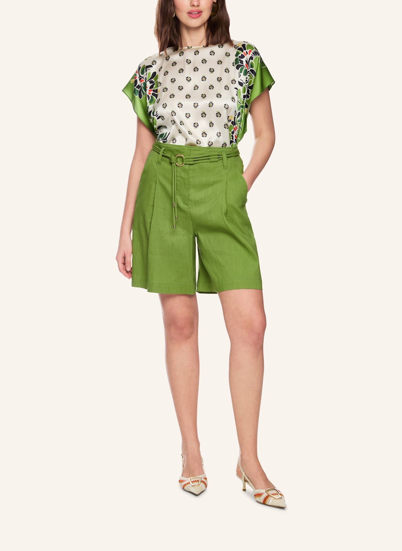 MARC CAIN Shorts WARANGAL mit Leinen: GRÜN