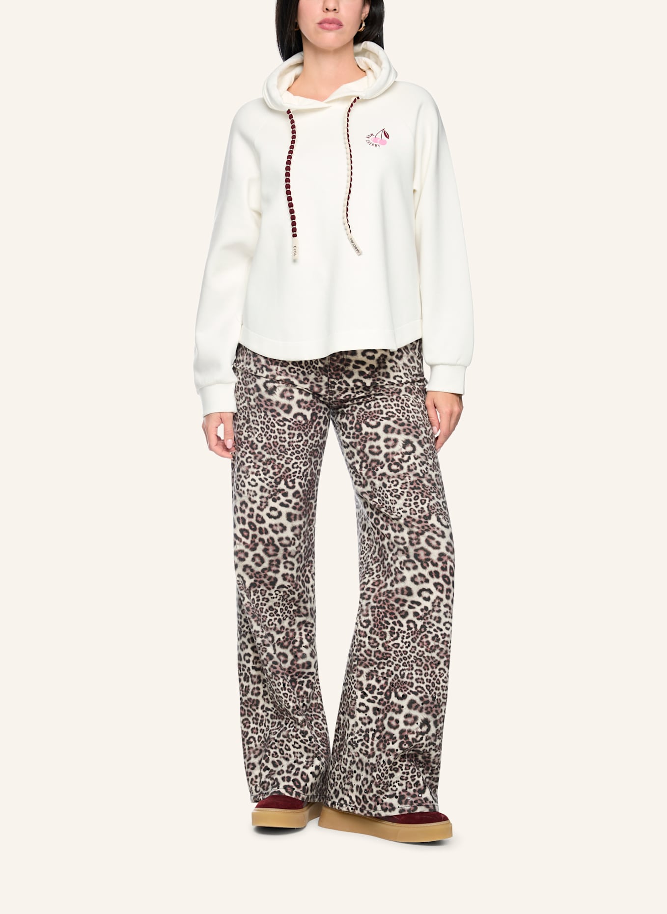 MARC CAIN Hoodie mit Schmucksteinen: WEISS/ CREME