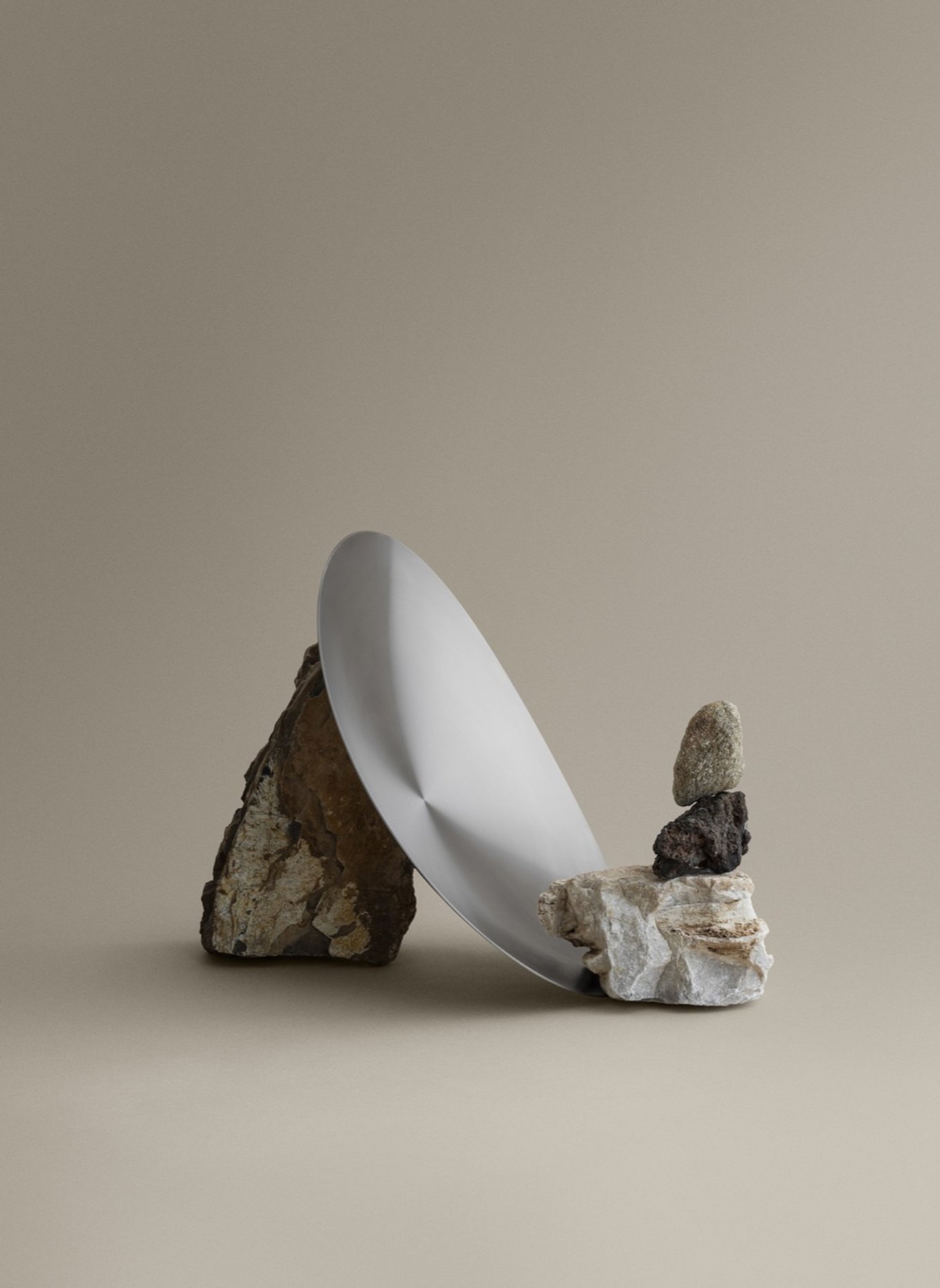 blomus Flache Schale ONDEA: SILBER/ HELLGRAU