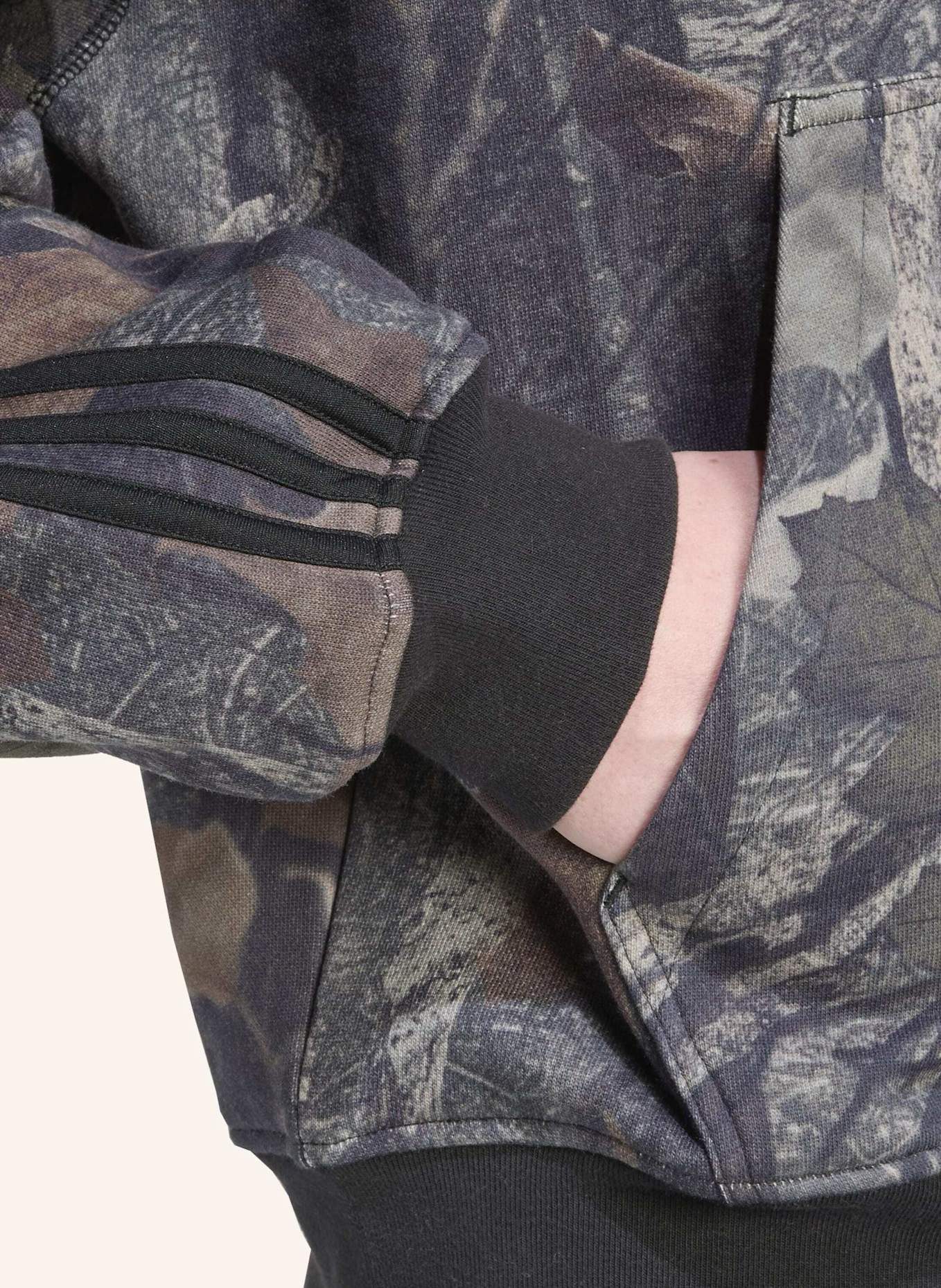 adidas Originals CAMOUFLAGE-KAPUZENJACKE MIT DURCHGEHENDEM REISSVERSCHLUSS: SCHWARZ