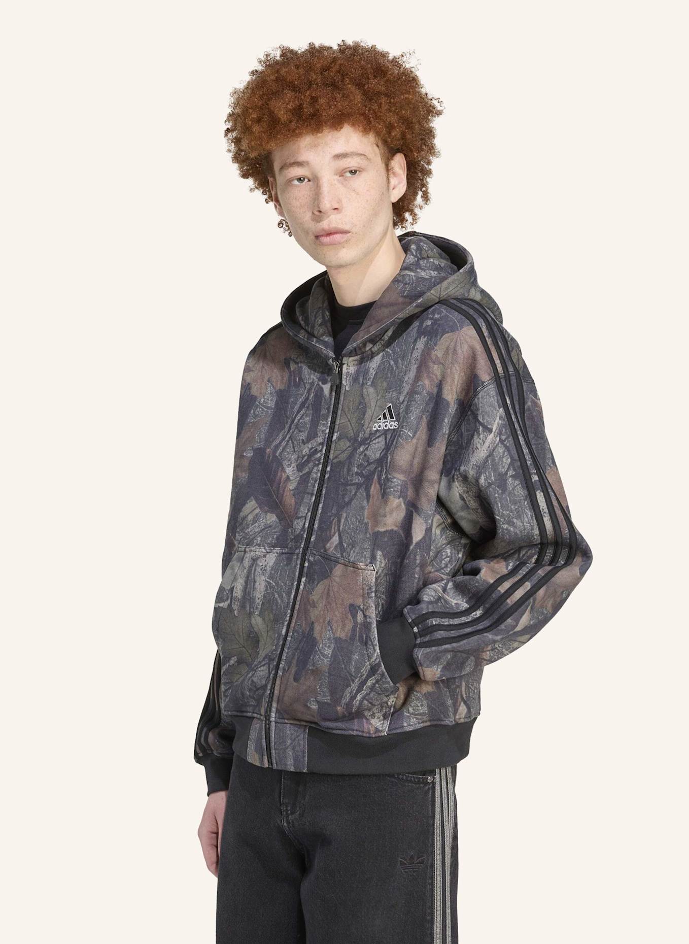 adidas Originals CAMOUFLAGE-KAPUZENJACKE MIT DURCHGEHENDEM REISSVERSCHLUSS: SCHWARZ