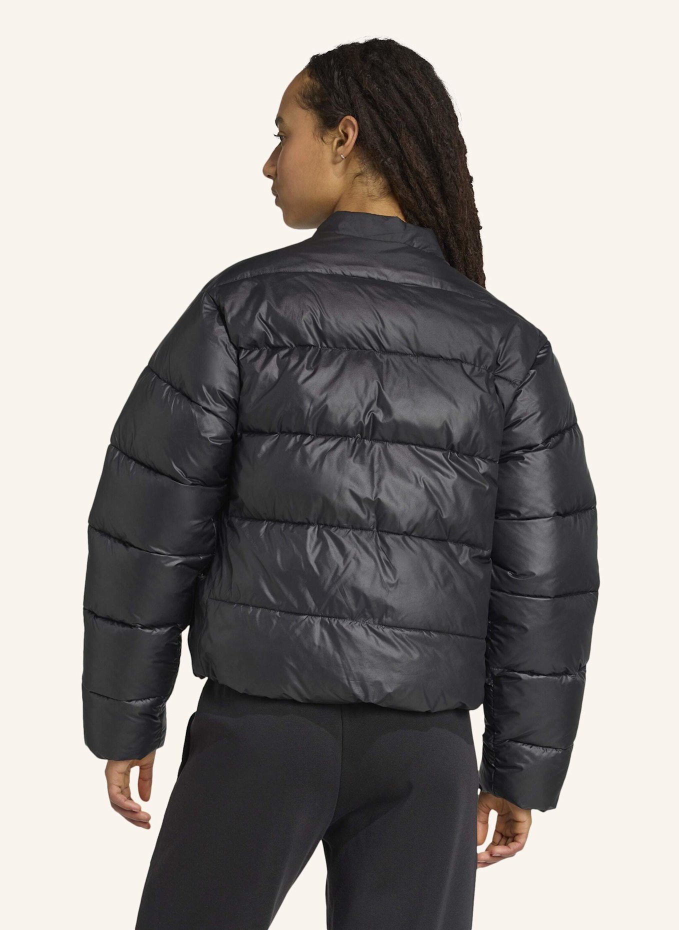 adidas ESSENTIALS CLIMAWARM KUNSTDAUNEN PUFFER JACKE: SCHWARZ