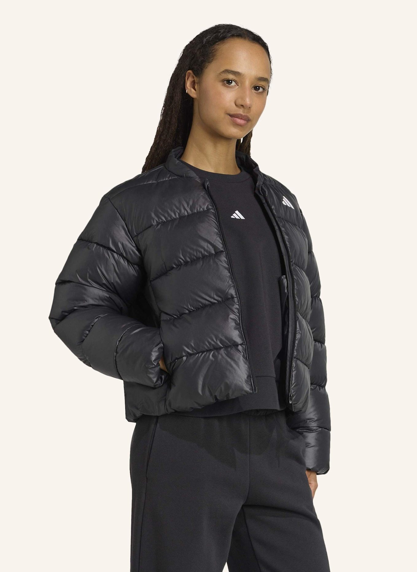 adidas ESSENTIALS CLIMAWARM KUNSTDAUNEN PUFFER JACKE: SCHWARZ