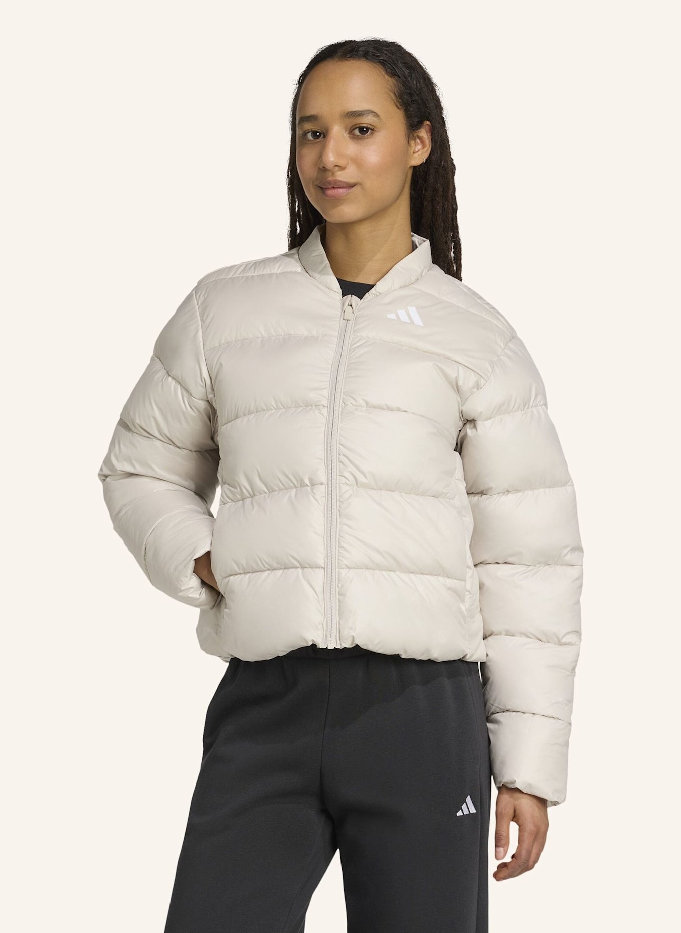 adidas ESSENTIALS CLIMAWARM KUNSTDAUNEN PUFFER JACKE: BEIGE