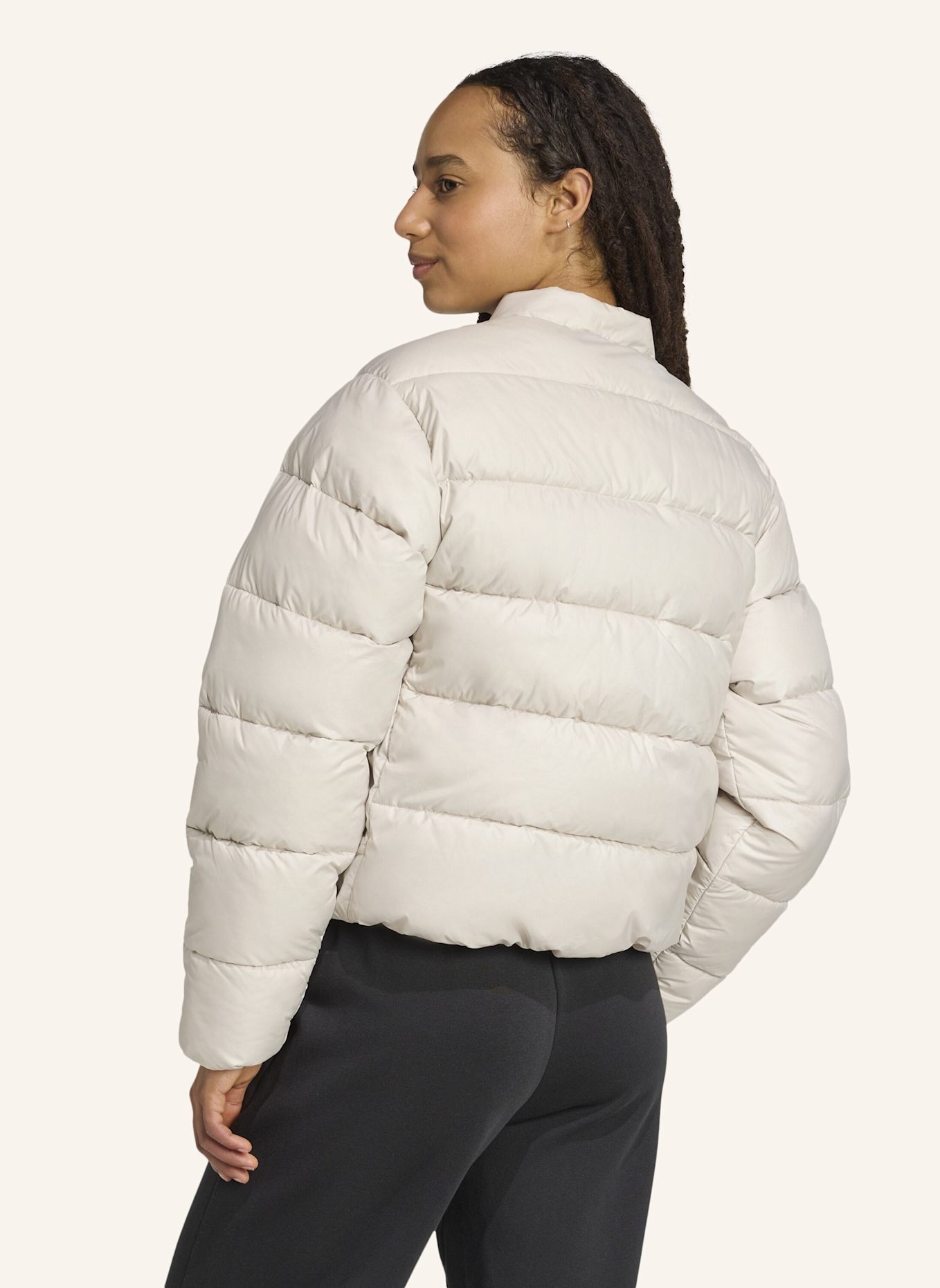 adidas ESSENTIALS CLIMAWARM KUNSTDAUNEN PUFFER JACKE: BEIGE