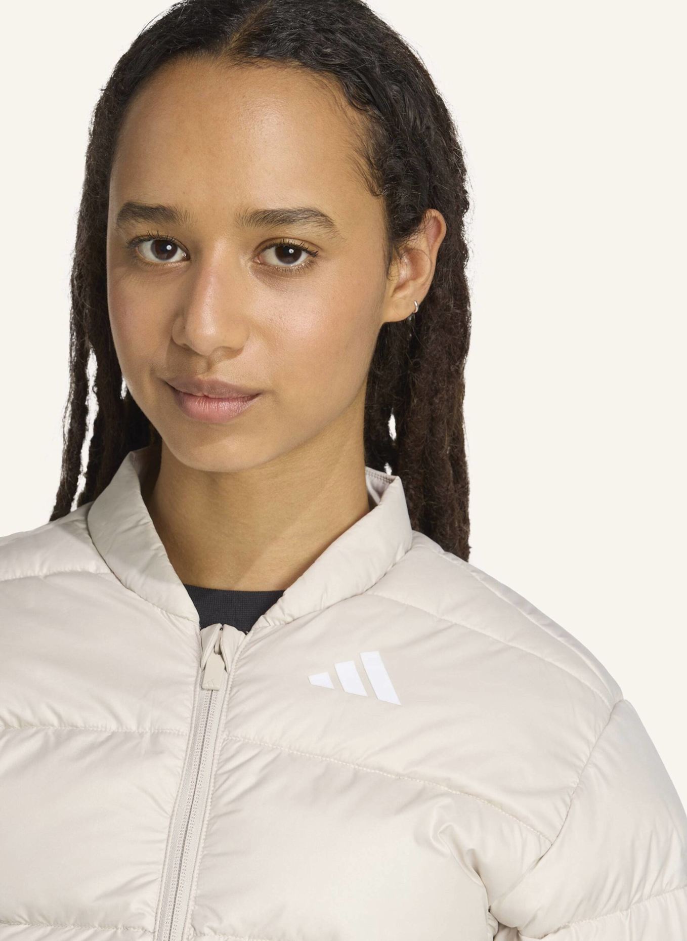 adidas ESSENTIALS CLIMAWARM KUNSTDAUNEN PUFFER JACKE: BEIGE