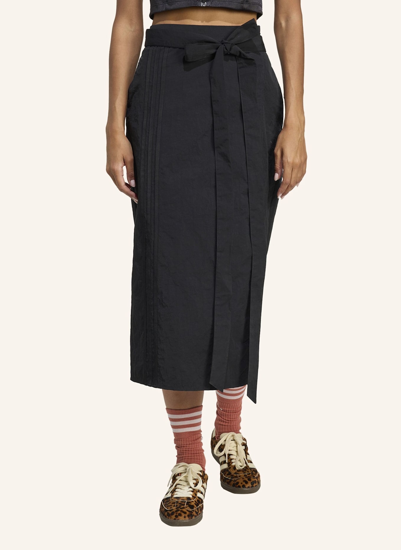 adidas Originals OFF-PLACED 3-STREIFEN MAXIROCK: SCHWARZ