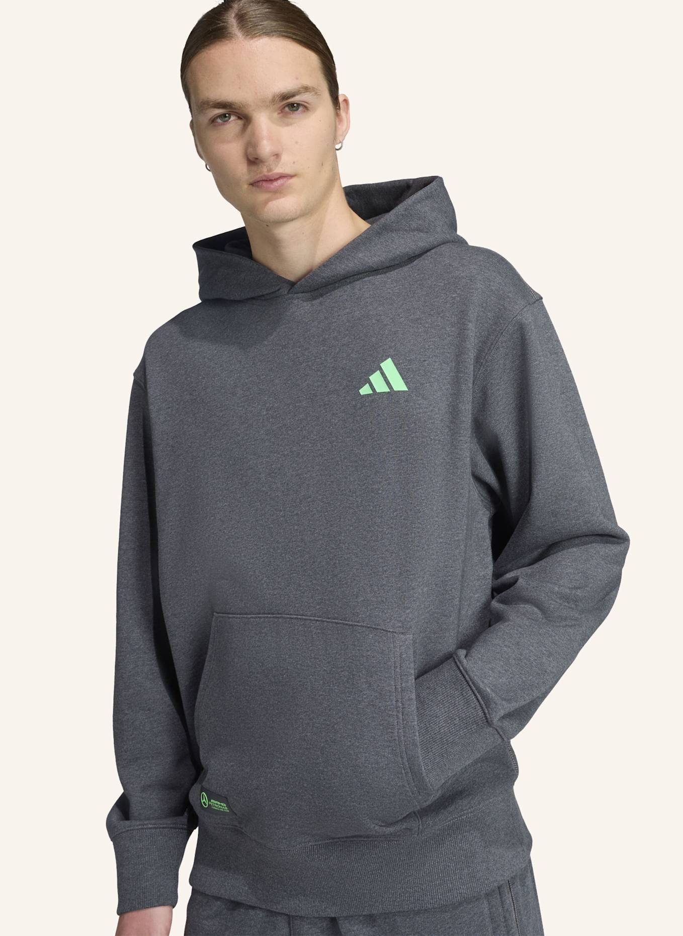 adidas MERCEDES - AMG PETRONAS FORMULA ONE TEAM PREMIUM SWEAT HOODIE: GRAU