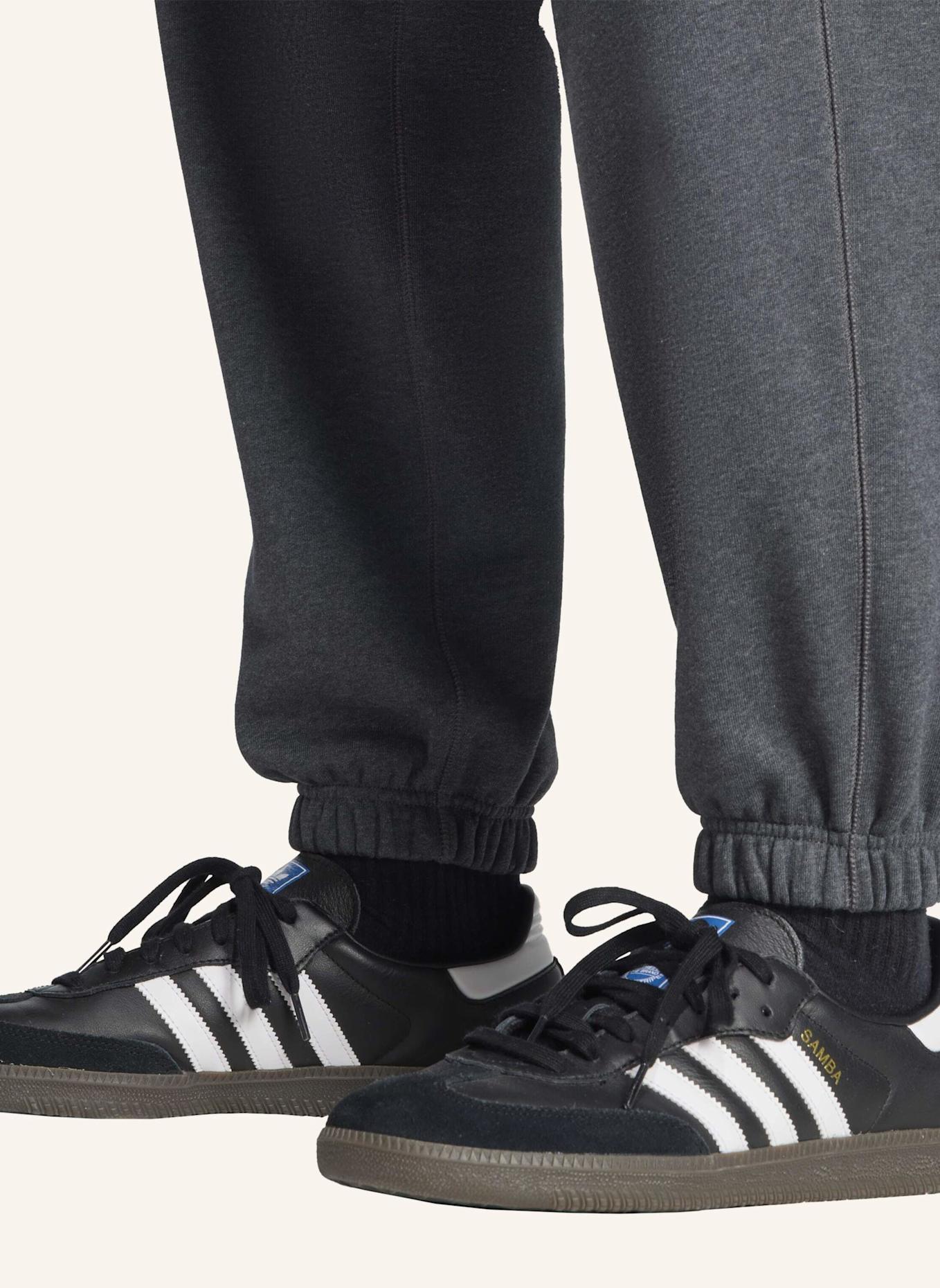 adidas MERCEDES - AMG PETRONAS FORMULA ONE TEAM PREMIUM JOGGINGHOSE: GRAU