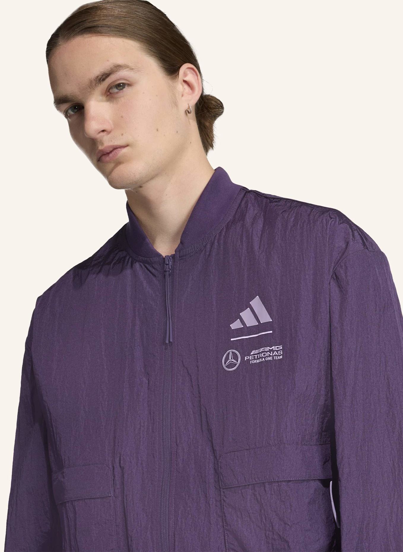 adidas MERCEDES-AMG PETRONAS FORMULA ONE TEAM HOCHWERTIG GEWEBTE BOMBERJACKE: LILA