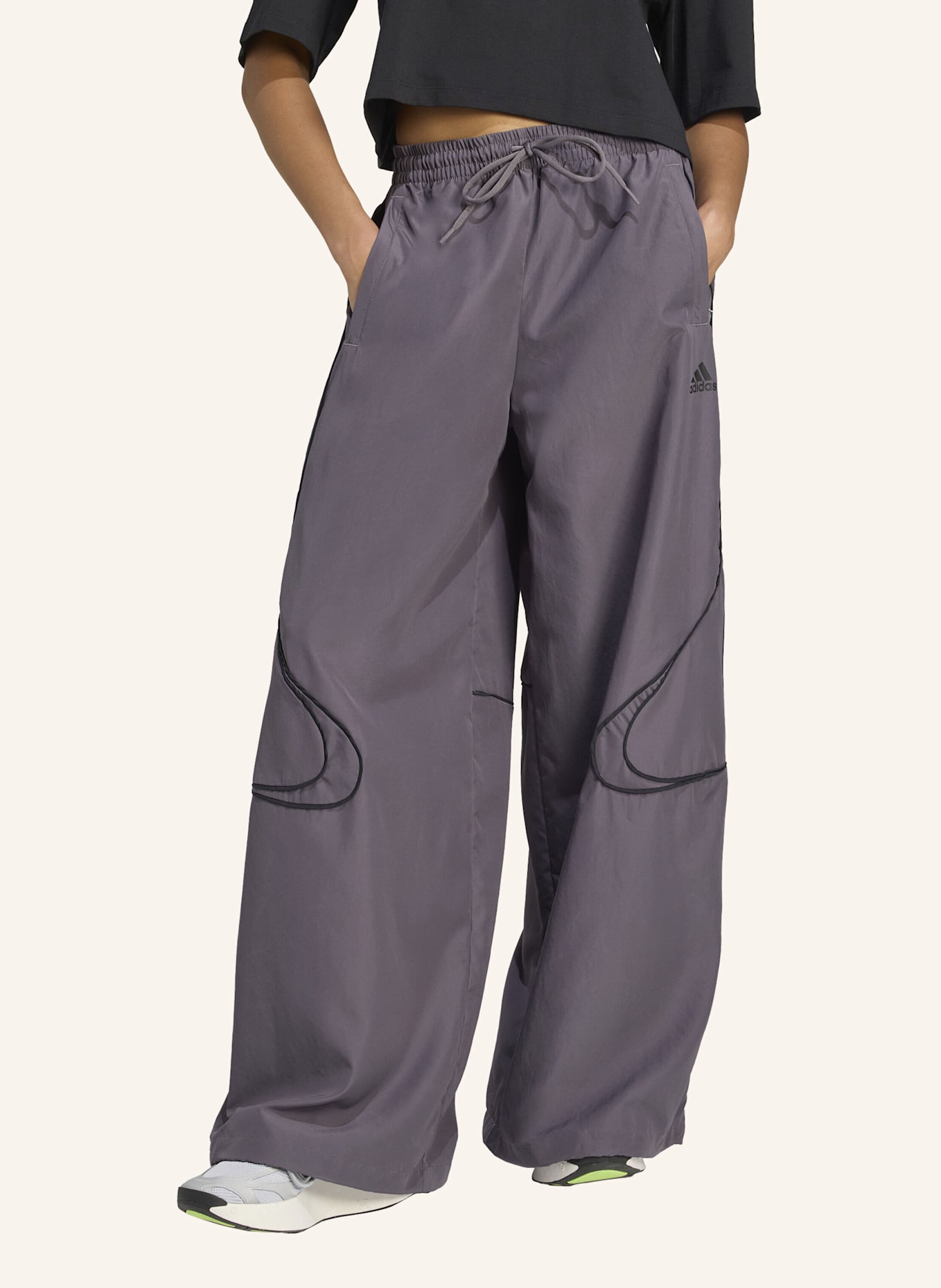 adidas Originals TEAMGEIST ADICOLOR OVERSIZED WOVEN TRAININGSHOSE: GRAU/ SCHWARZ