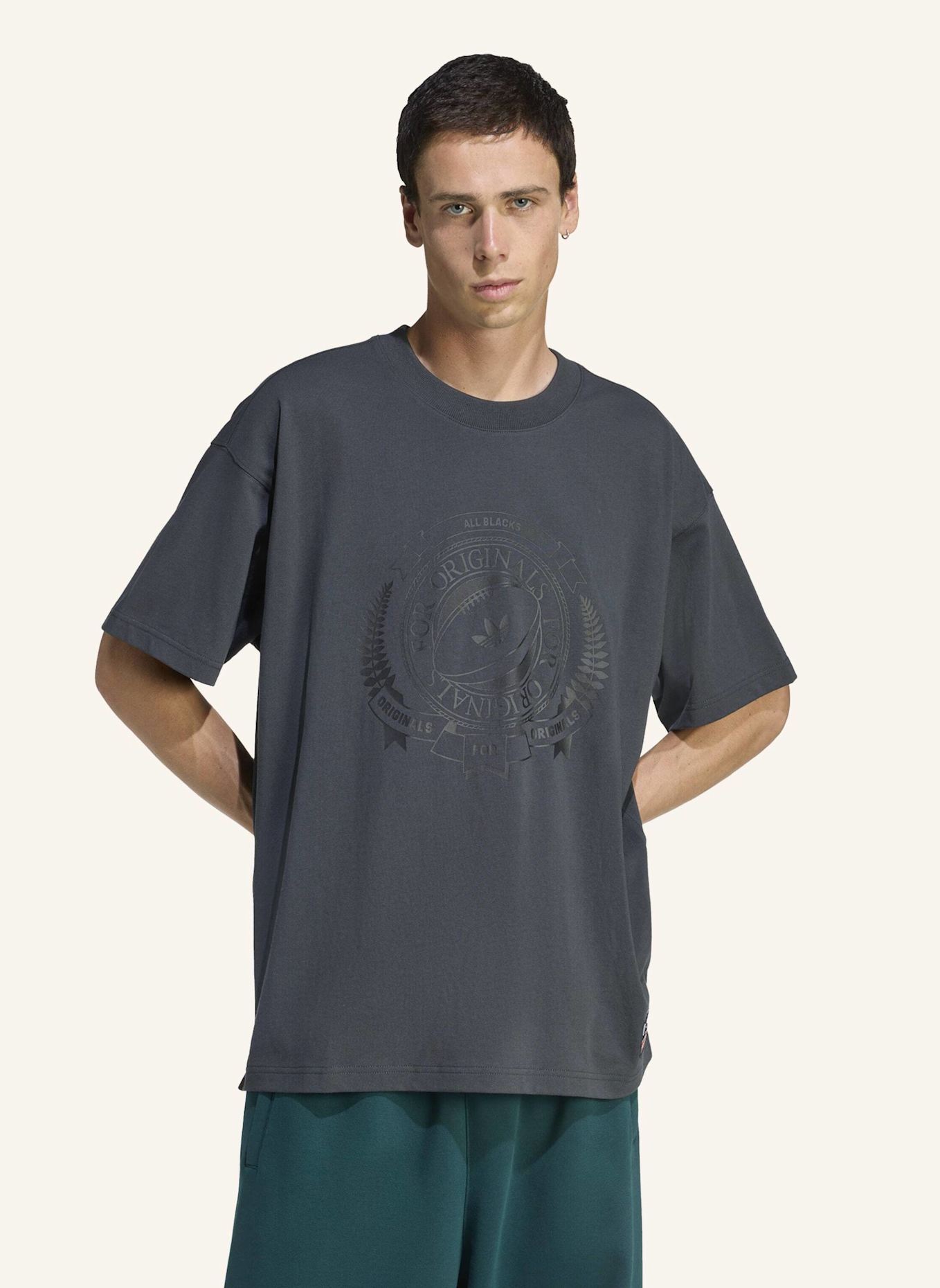 adidas Originals ADIDAS ORIGINALS & ALL BLACKS LOOSE GRAPHIC SS T-SHIRT: GRAU