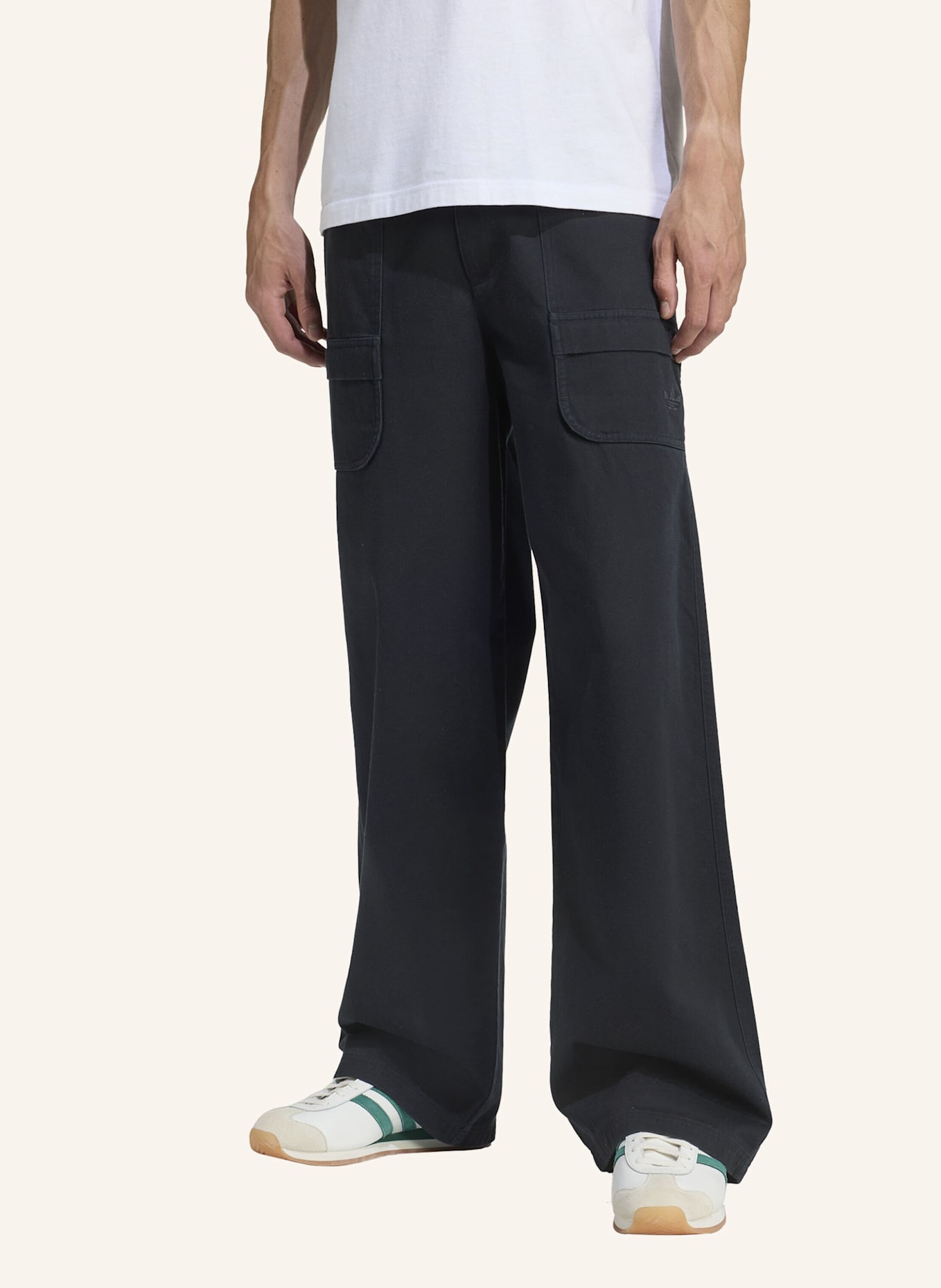 adidas Originals PREMIUM ESSENTIALS CARGOHOSE: SCHWARZ