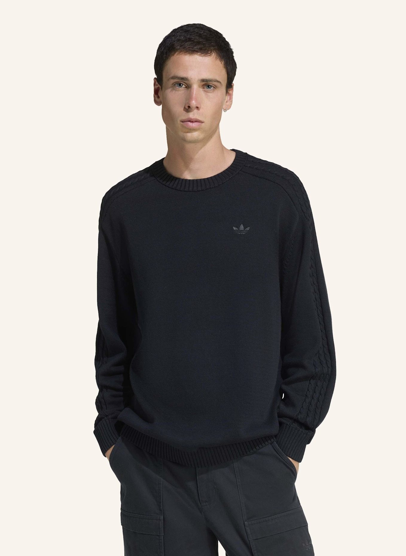adidas Originals HOCHWERTIGES ESSENTIALS STRICKSWEATSHIRT MIT RUNDHALSAUSSCHNITT: SCHWARZ