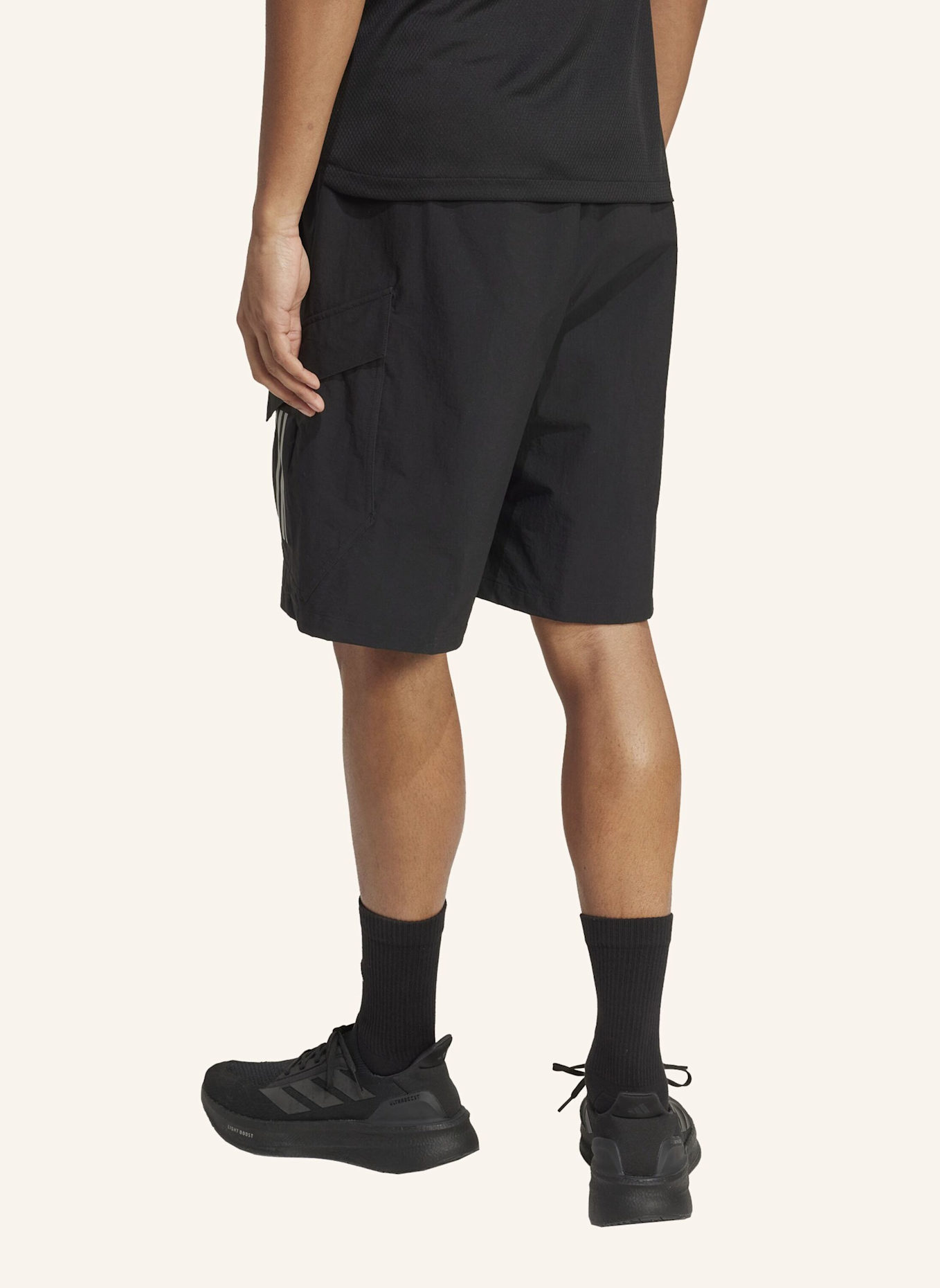 adidas MERCEDES - AMG PETRONAS FORMULA ONE TEAM MECHANICS SHORTS: SCHWARZ/ SILBER