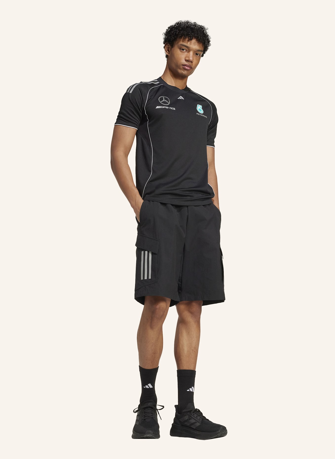 adidas MERCEDES - AMG PETRONAS FORMULA ONE TEAM MECHANICS SHORTS: SCHWARZ/ SILBER