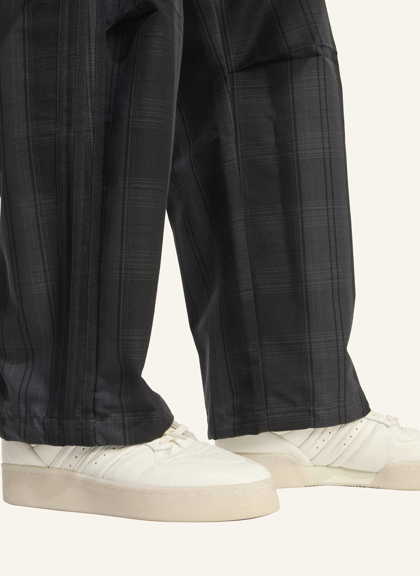 adidas Originals ADIDAS ORIGINALS & ALL BLACKS FIREBIRD PLAID TRAININGSHOSE: GRAU