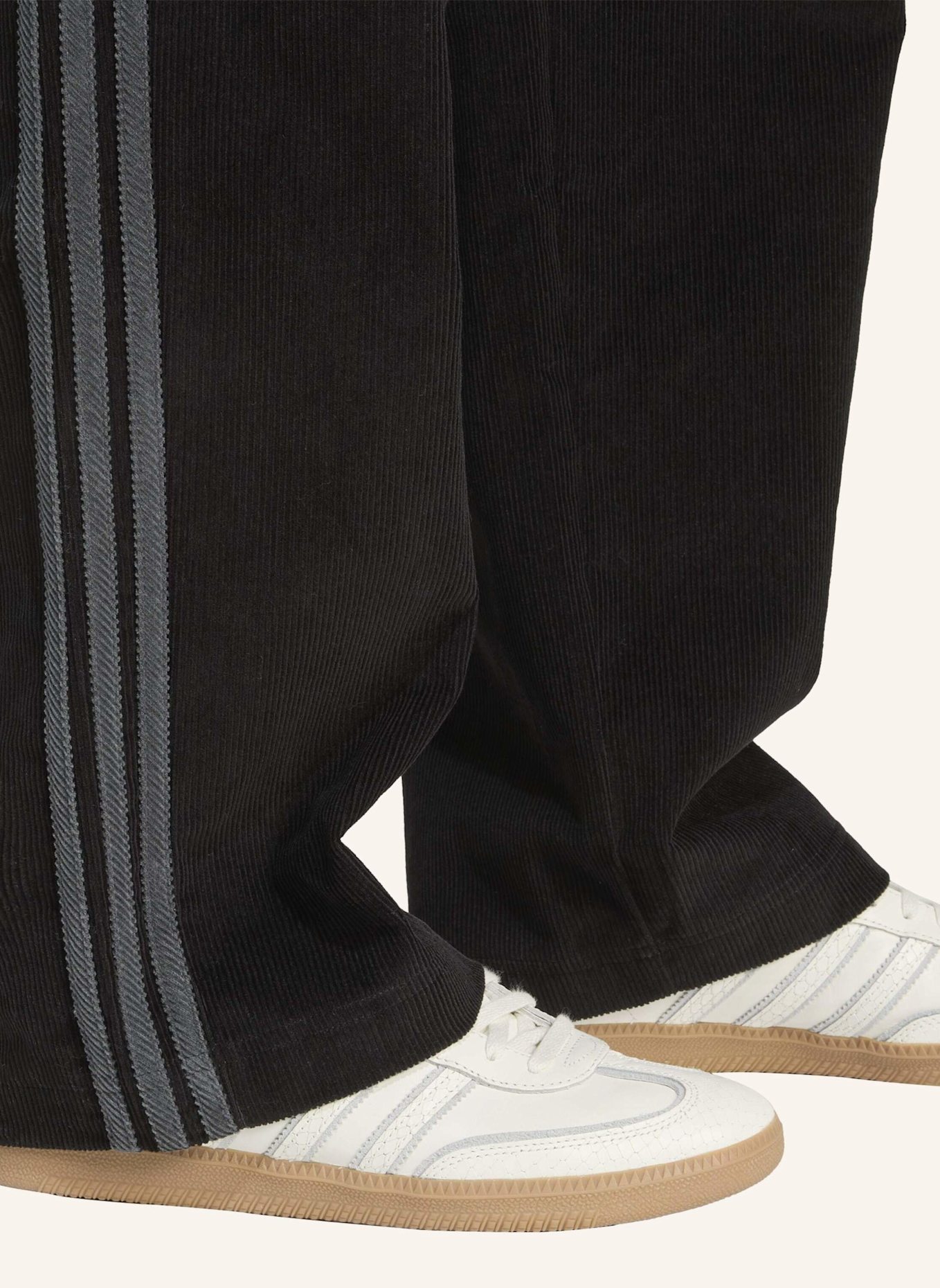 adidas Originals HOSE AUS CORD: SCHWARZ/ GRAU