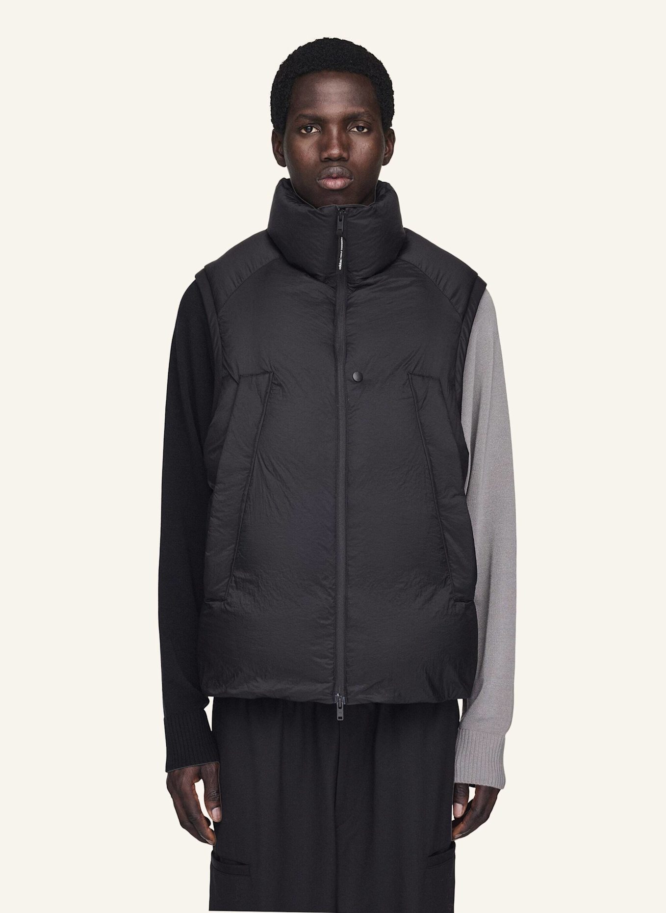Y-3 Y-3 PUFFER DAUNENWESTE: SCHWARZ