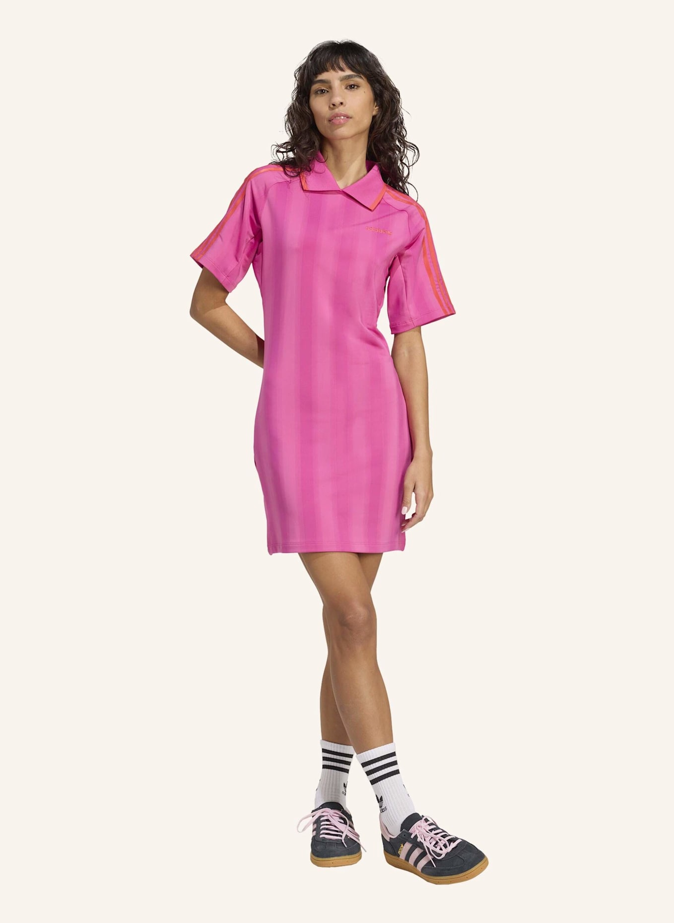 adidas Originals FOOTBALL INSPIRED GRAPHIC KLEID: ROSA