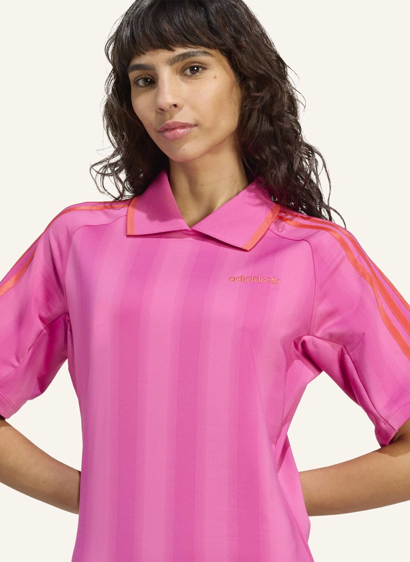 adidas Originals FOOTBALL INSPIRED GRAPHIC KLEID: ROSA