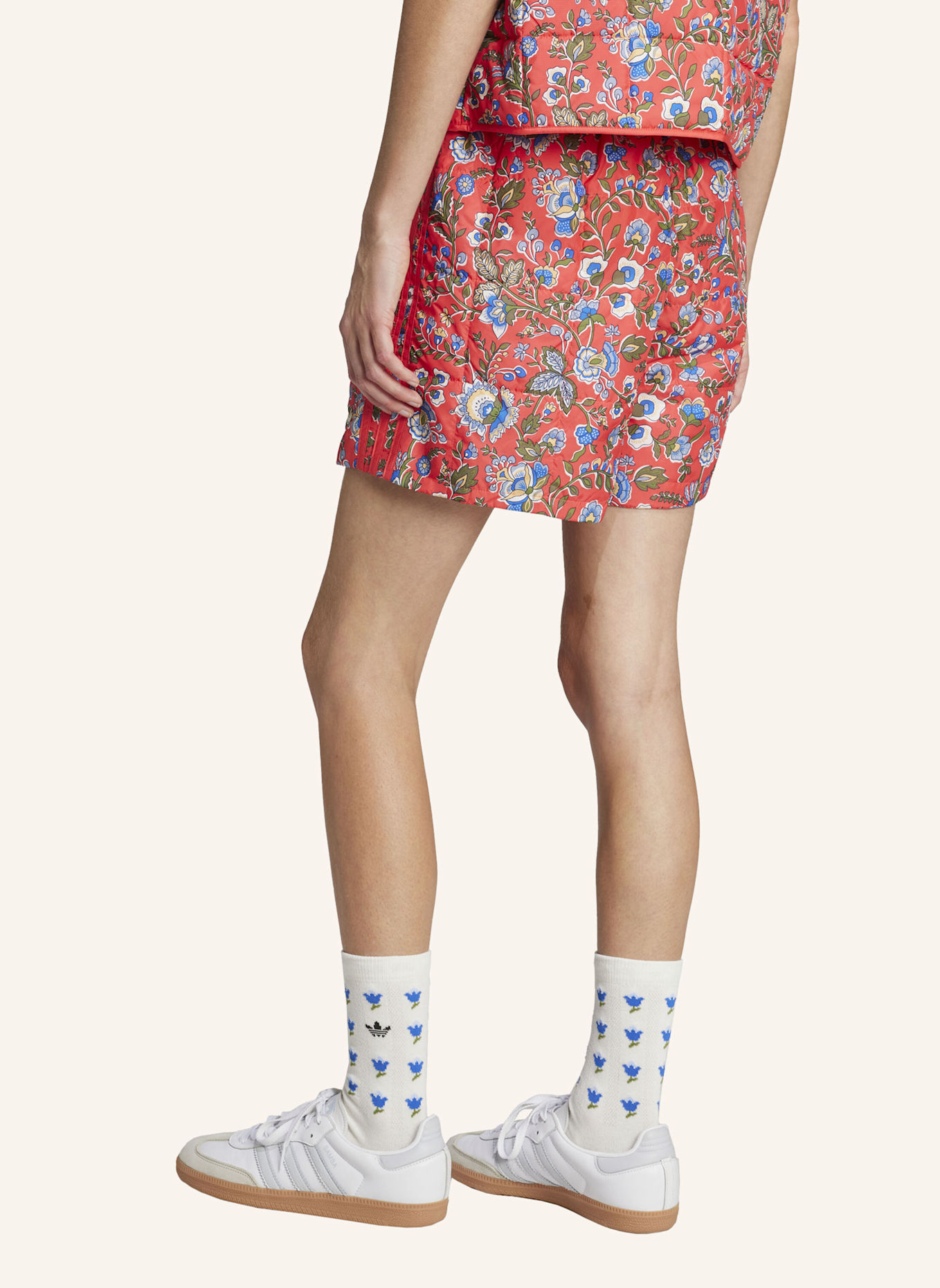 adidas Originals ADIDAS ORIGINALS X LIBERTY LONDON QUILTED SHORTS: ROT