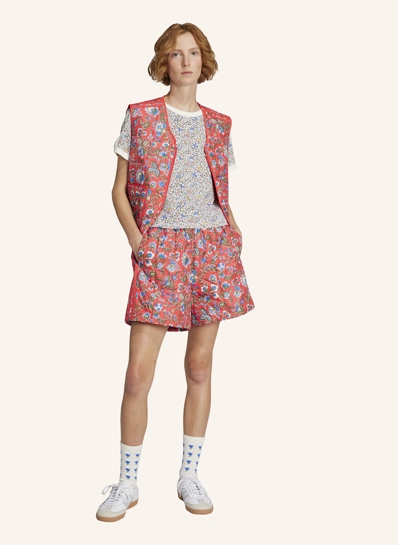 adidas Originals ADIDAS ORIGINALS X LIBERTY LONDON QUILTED SHORTS: ROT