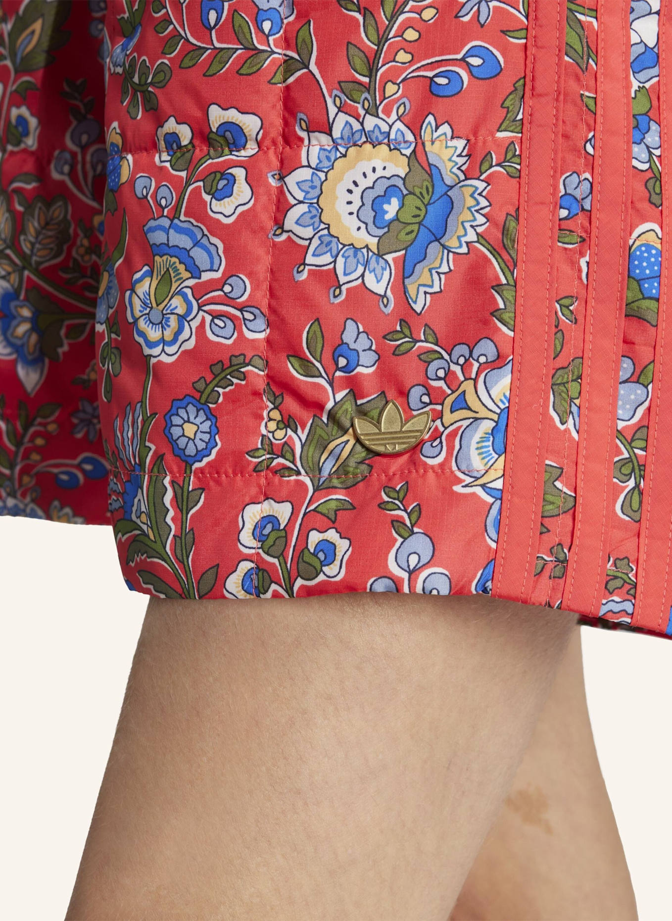 adidas Originals ADIDAS ORIGINALS X LIBERTY LONDON QUILTED SHORTS: ROT