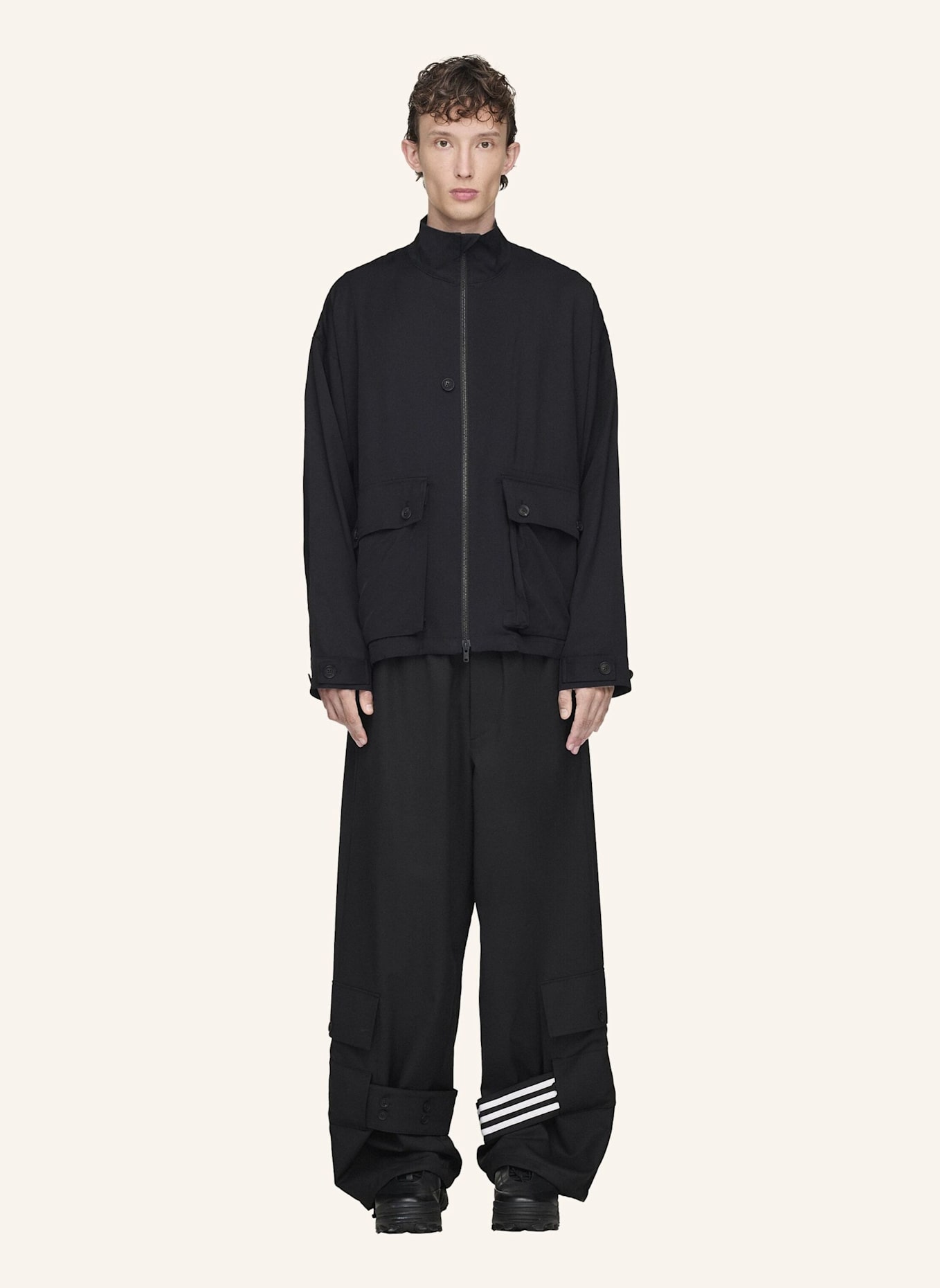 Y-3 Y-3 CARGO-HOSE AUS VEREDELTEM WOLLSTOFF: SCHWARZ