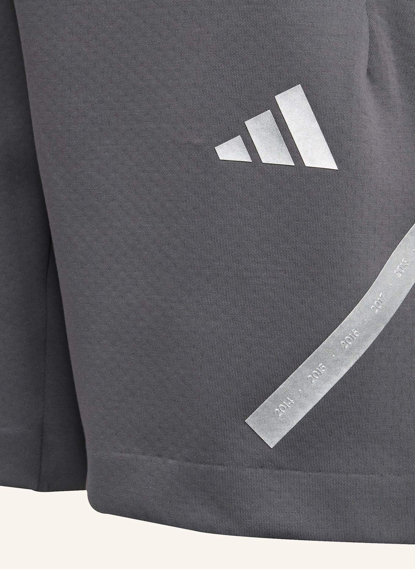 adidas MERCEDES-AMG PETRONAS FORMULA ONE TEAM SILVER ARROWS KIDS SHORTS: GRAU