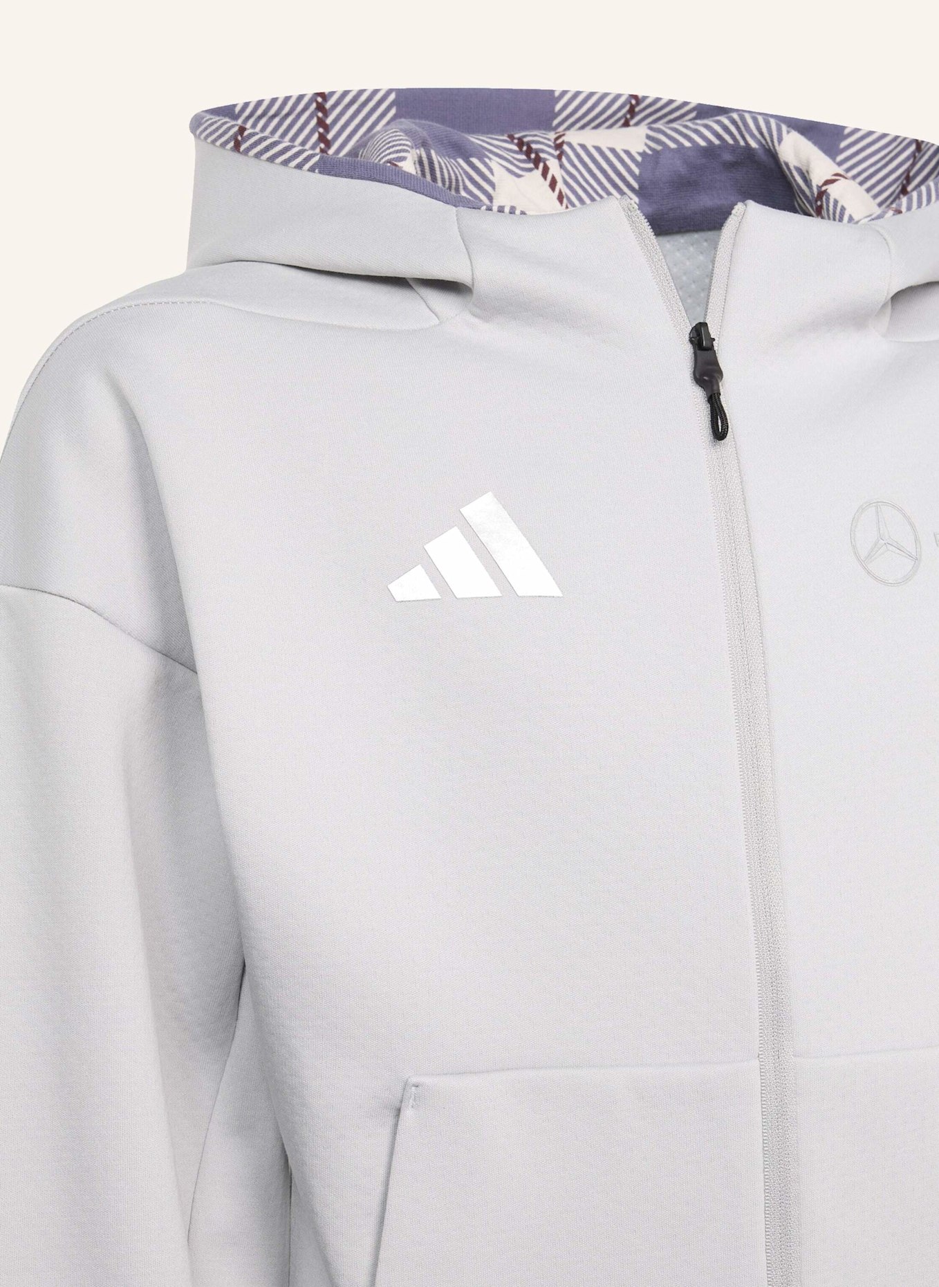 adidas MERCEDES-AMG PETRONAS FORMULA ONE TEAM SILVER ARROWS KIDS TRAININGSJACKE MIT KAPUZE UND DURCHGEHENDEM REISSVERSCHLUSS: GRAU