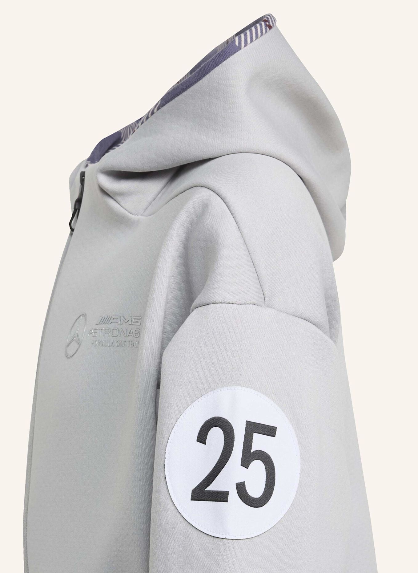 adidas MERCEDES-AMG PETRONAS FORMULA ONE TEAM SILVER ARROWS KIDS TRAININGSJACKE MIT KAPUZE UND DURCHGEHENDEM REISSVERSCHLUSS: GRAU