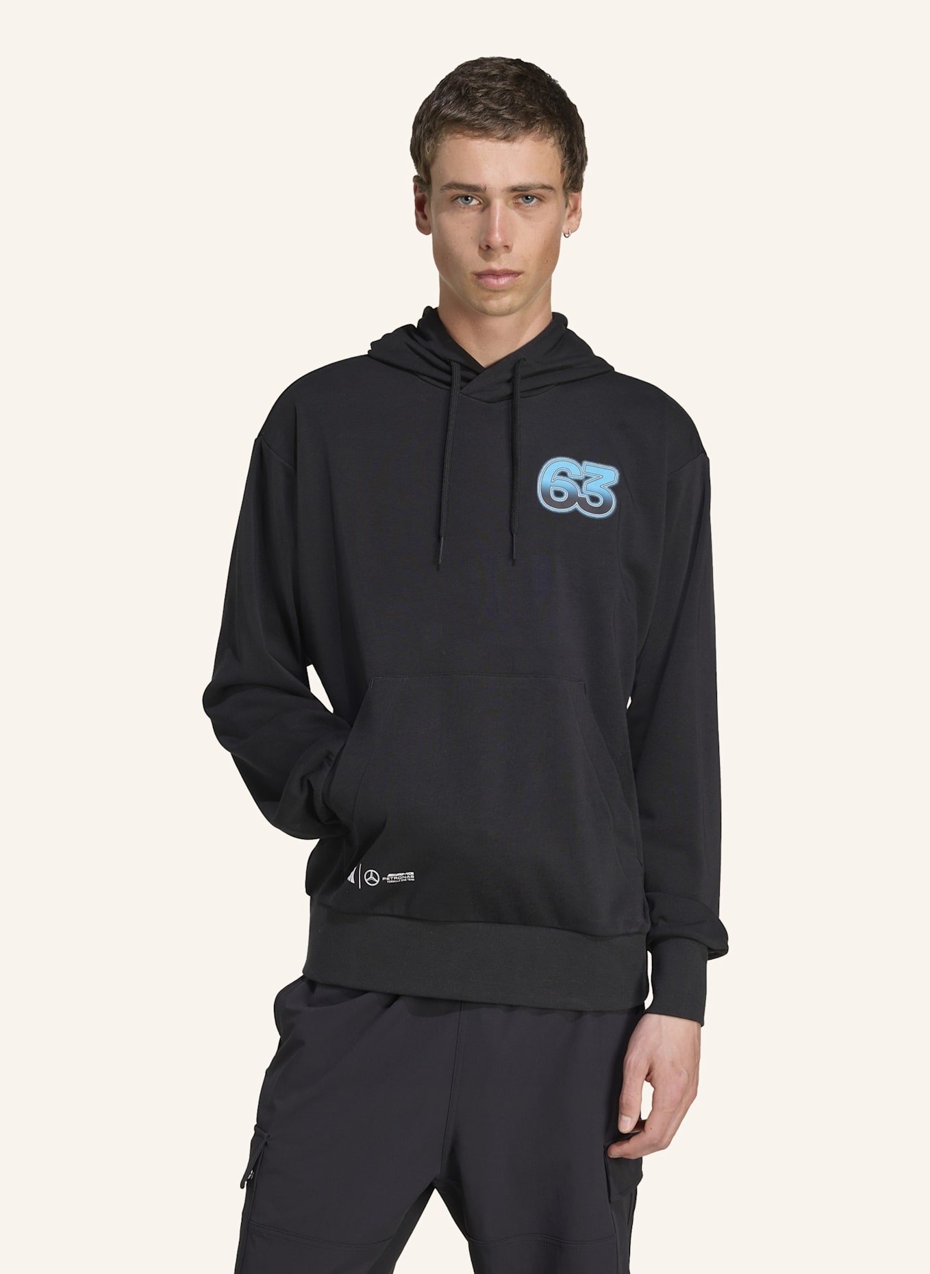 adidas MERCEDES - AMG PETRONAS FORMULA ONE TEAM GEORGE RUSSELL GRAPHIC HOODIE: SCHWARZ