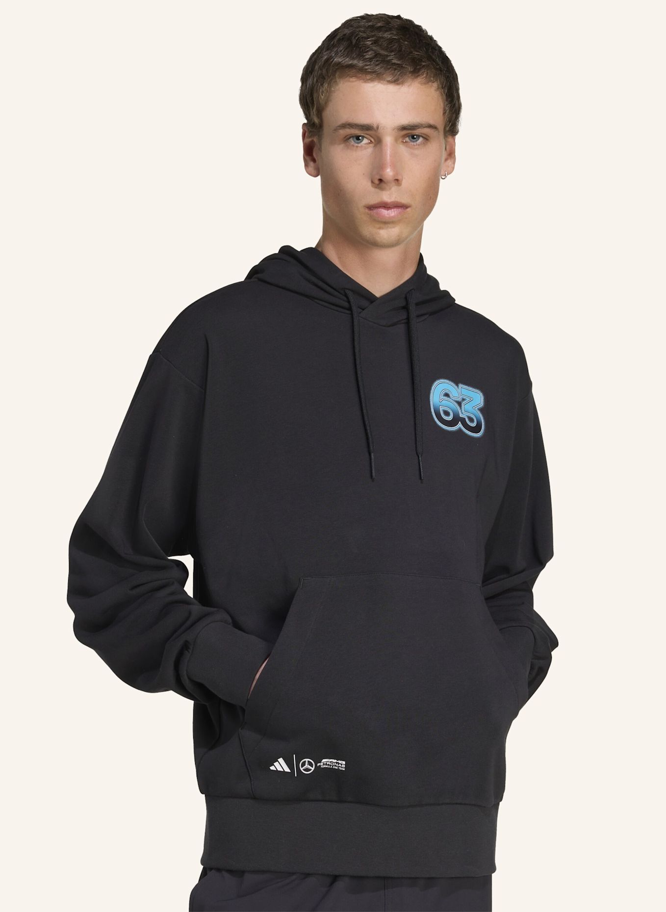 adidas MERCEDES - AMG PETRONAS FORMULA ONE TEAM GEORGE RUSSELL GRAPHIC HOODIE: SCHWARZ