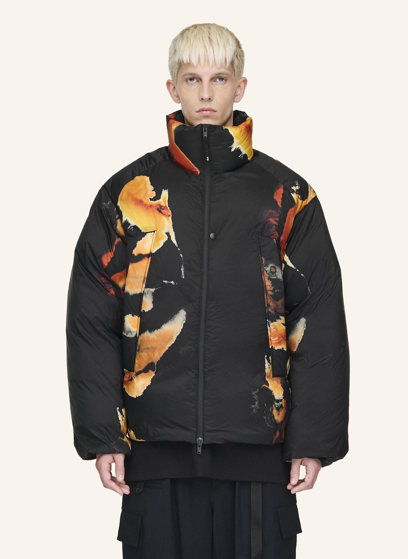 Y-3 Y-3 AOP PUFFER JACKE: SCHWARZ