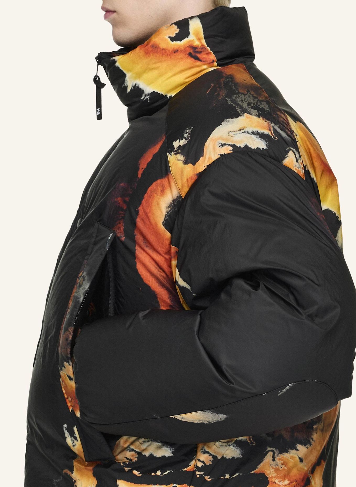Y-3 Y-3 AOP PUFFER JACKE: SCHWARZ