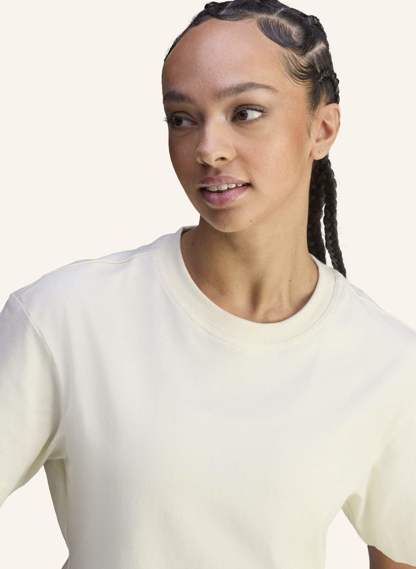 adidas by Stella McCartney ADIDAS BY STELLA MCCARTNEY SPORTSWEAR CURVED HEM T-SHIRT: CREME
