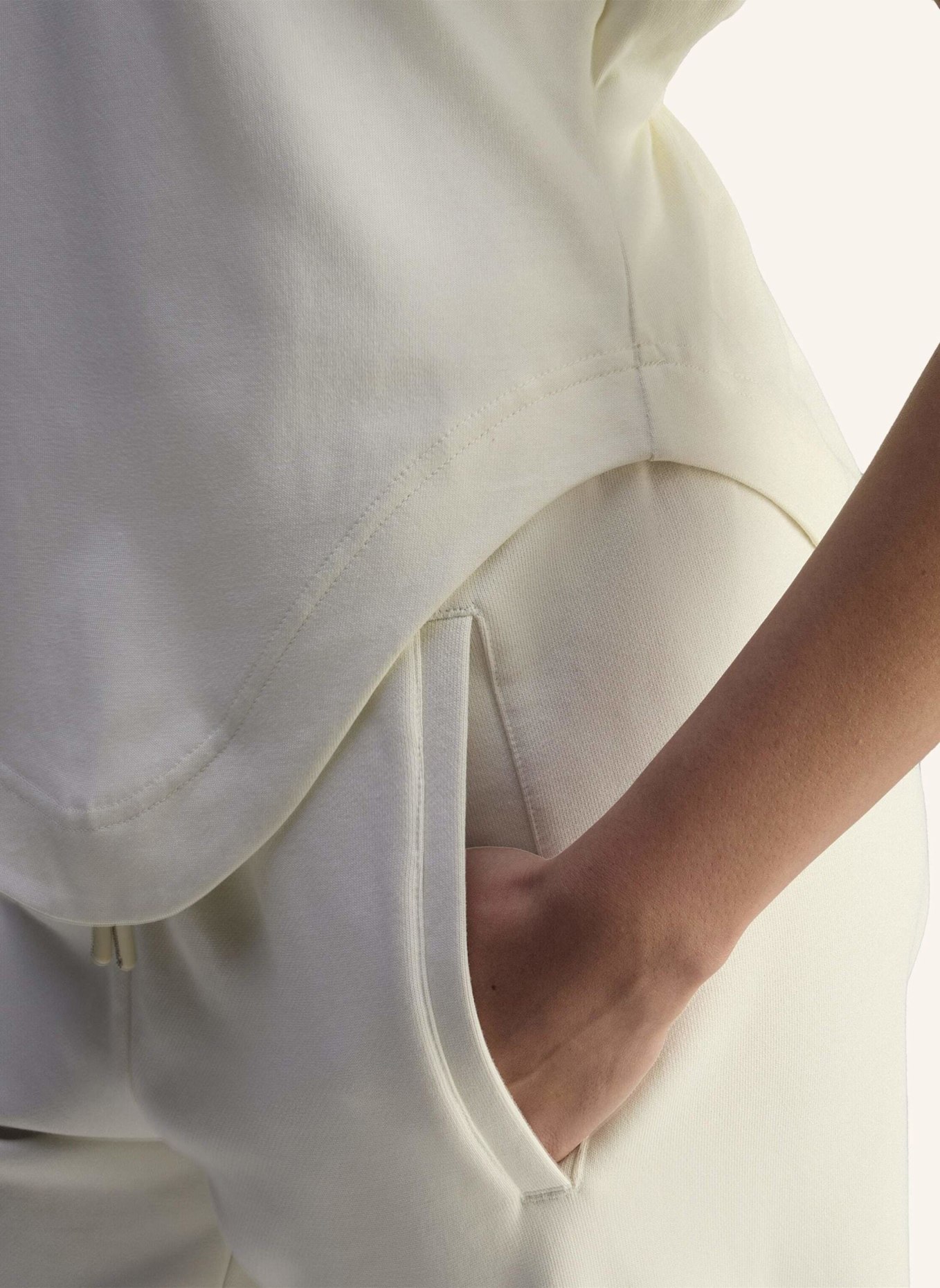 adidas by Stella McCartney ADIDAS BY STELLA MCCARTNEY SPORTSWEAR CURVED HEM T-SHIRT: CREME