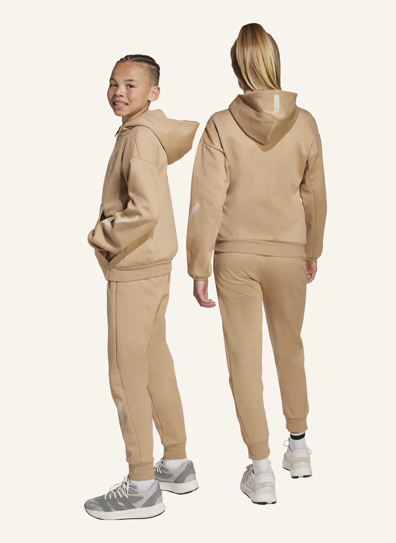 adidas ADIDAS Z.N.E. HOSE MIT SCHMAL ZULAUFENDER BEINFORM: BEIGE