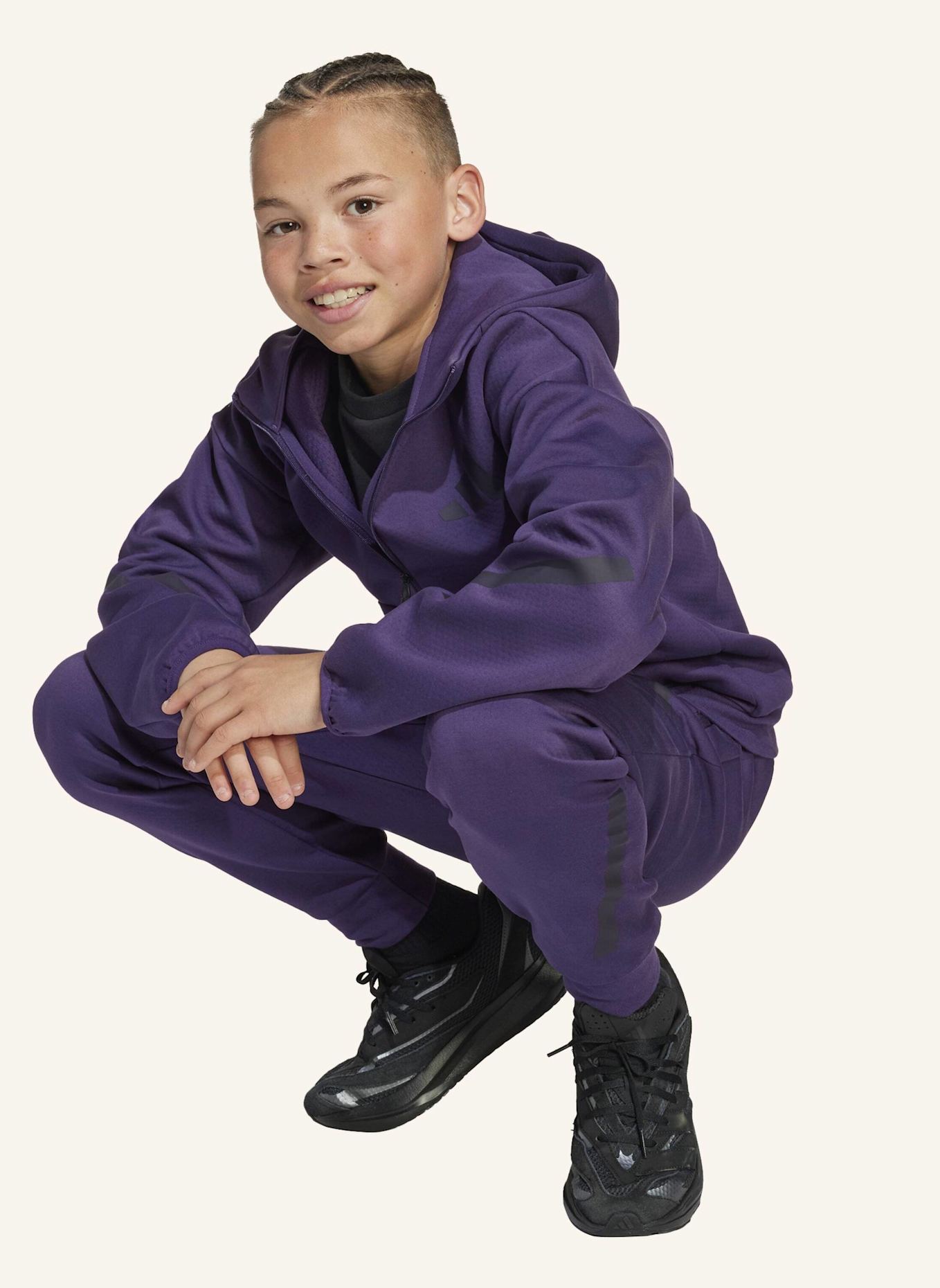 adidas ADIDAS Z.N.E. HOSE MIT SCHMAL ZULAUFENDER BEINFORM: LILA/ SCHWARZ