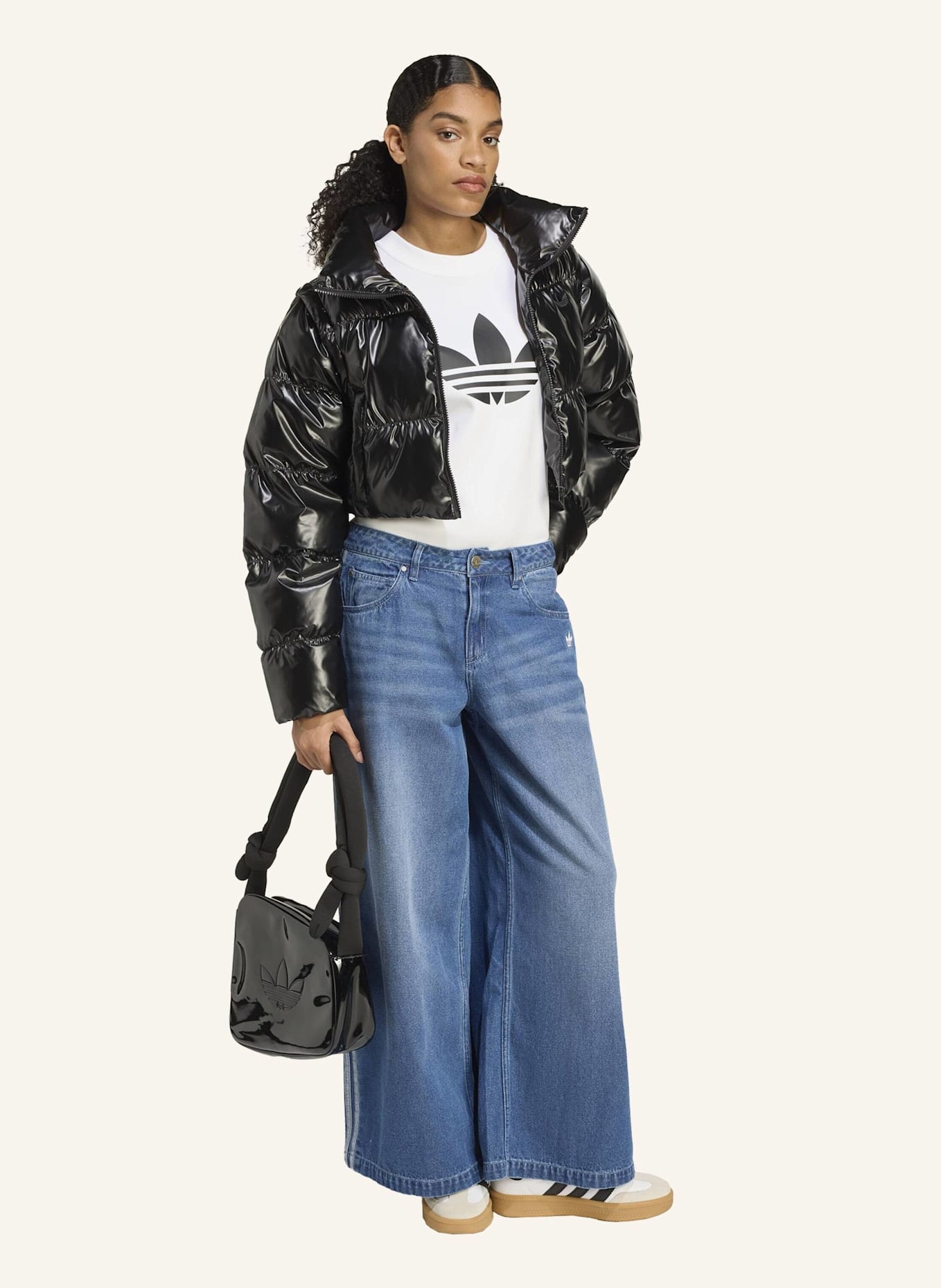 adidas Originals ESSENTIALS GLÄNZENDE 2-IN-1 KÜRZER GESCHNITTENE PUFFER JACKE: SCHWARZ