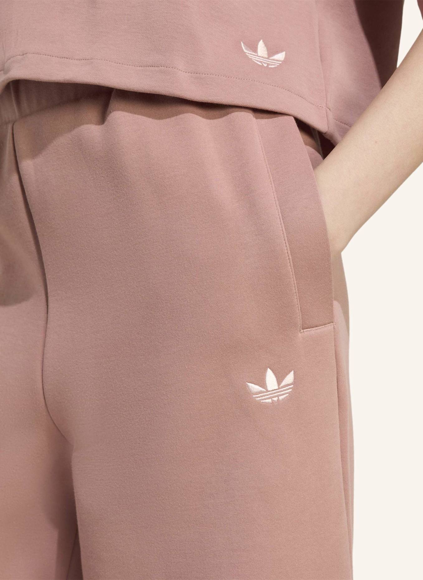 adidas Originals OFF PLACED 3-STREIFEN WEITE HOSE: CAMEL