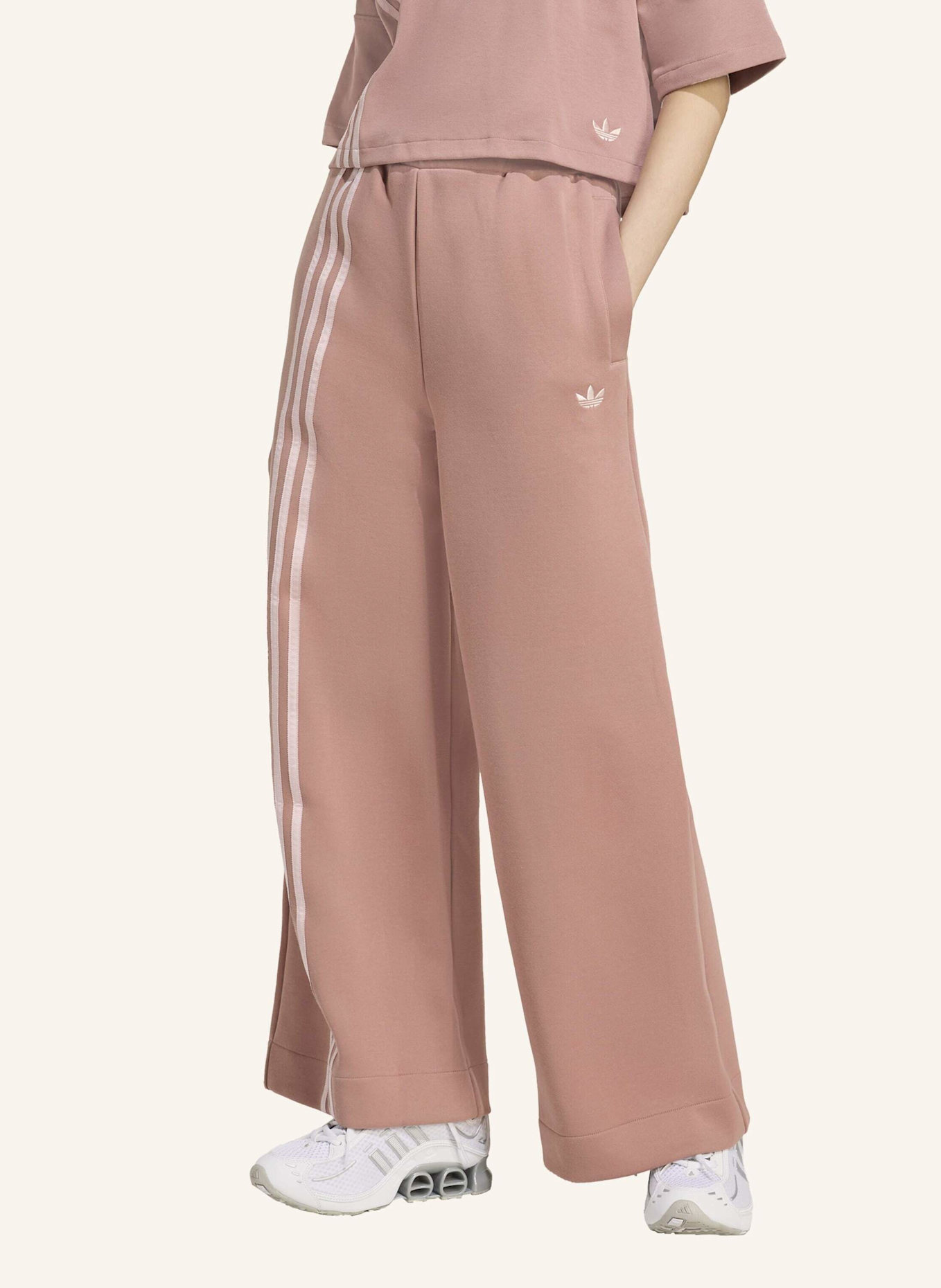 adidas Originals OFF PLACED 3-STREIFEN WEITE HOSE: CAMEL