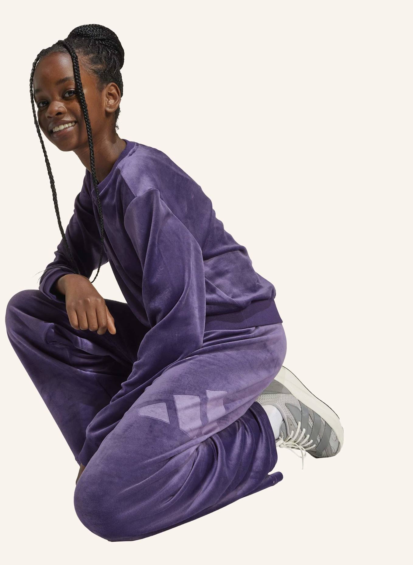 adidas Sweatpants SEASONAL ESSENTIALS aus Nicki: LILA