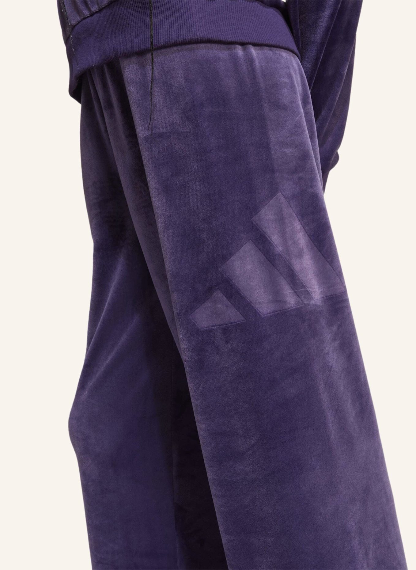 adidas Sweatpants SEASONAL ESSENTIALS aus Nicki: LILA