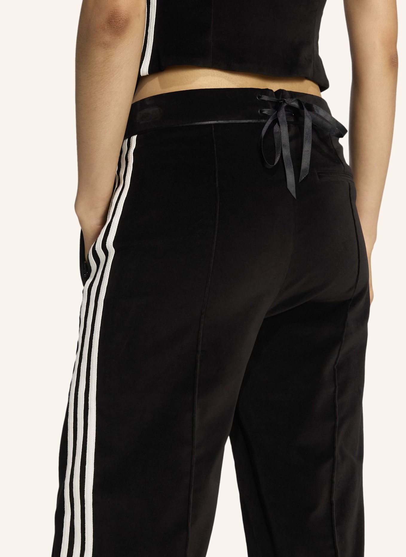 adidas Originals ADIDAS ORIGINALS SAMT HOSE: SCHWARZ