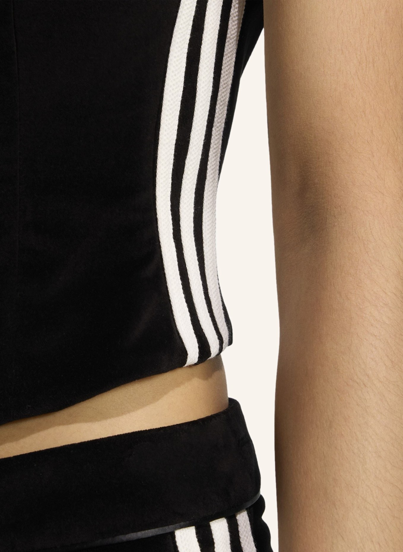 adidas Originals ADIDAS ORIGINALS SAMTKORSETT: SCHWARZ