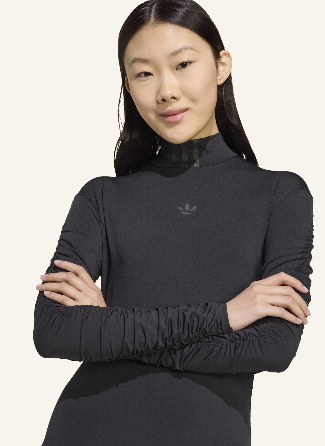 adidas Originals MAXIKLEID MIT RÜSCHEN: SCHWARZ