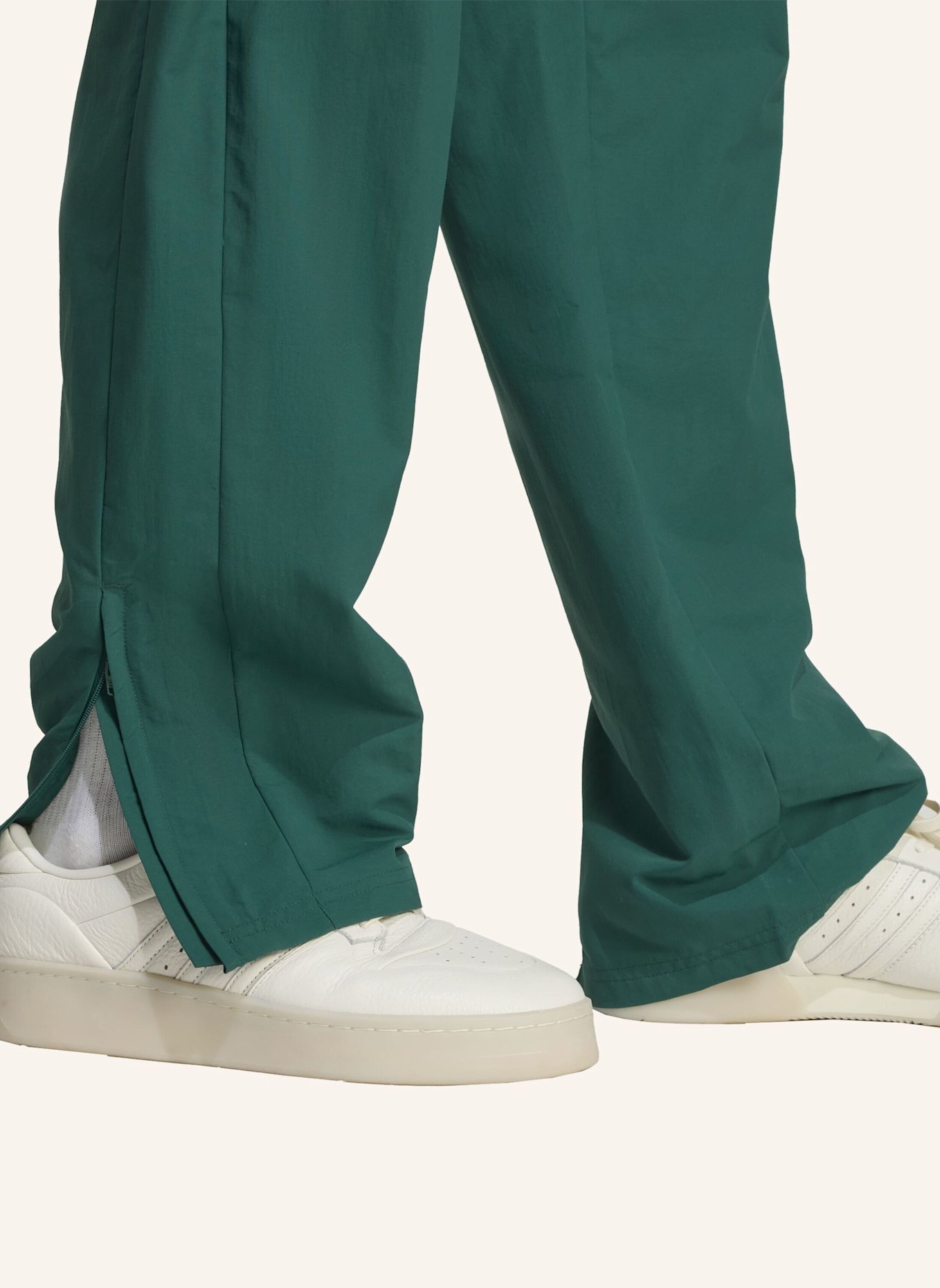 adidas Originals TRAININGSHOSE: GRÜN