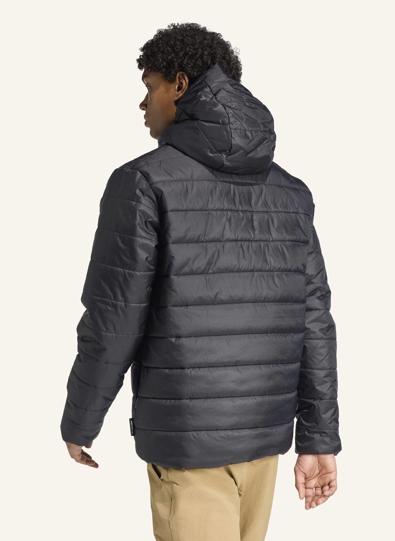 adidas TERREX TERREX MULTI ESSENTIALS CLIMAWARM ISOLIERTE KAPUZENJACKE: SCHWARZ